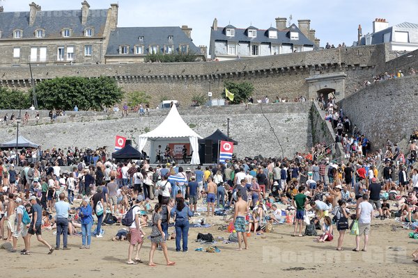 TESS PARKS - 2022-08-20 - SAINT MALO - Plage de Bon Secours - 